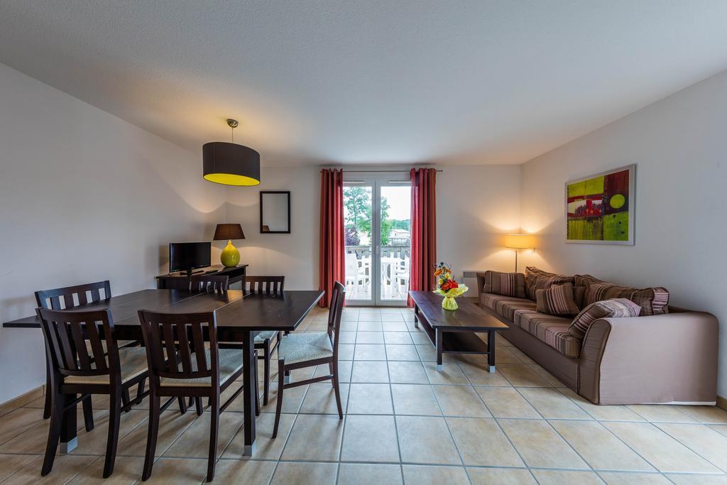 Vacanceole - Le Domaine Du Golf D'Albret Barbaste ภายนอก รูปภาพ